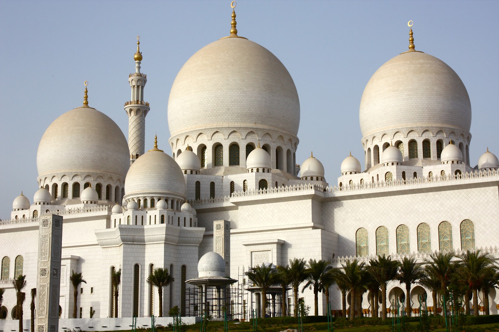 https://mdw-travel-data-us-east-1.s3.amazonaws.com/img/country/United-Arab-Emirates/Sheikh-Zayed-Mosque/img_05.jpg