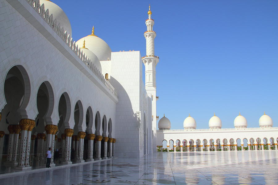 https://mdw-travel-data-us-east-1.s3.amazonaws.com/img/country/United-Arab-Emirates/Sheikh-Zayed-bin-Sultan-Al-Nahyan-Mosque/img_01.jpg