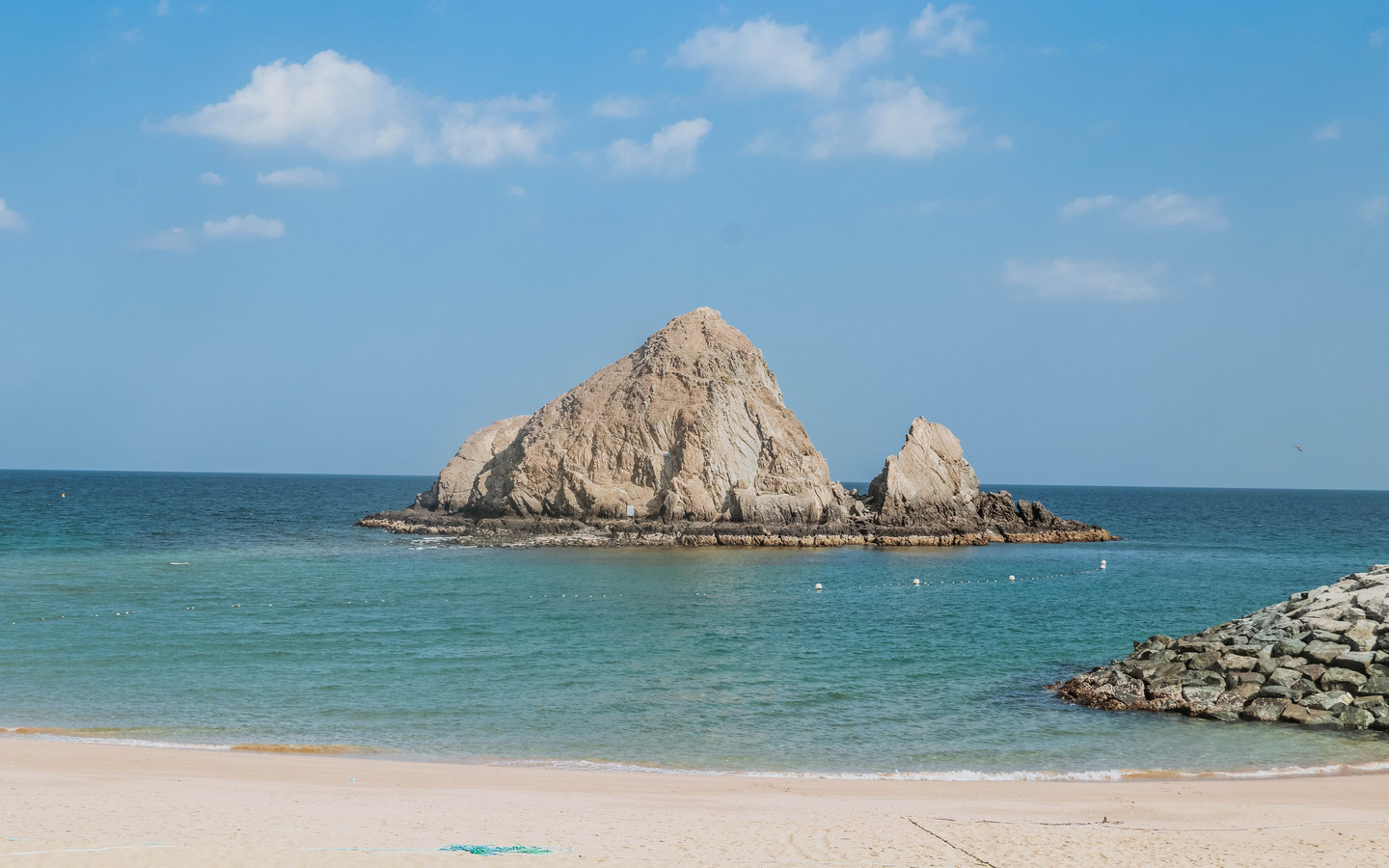 https://mdw-travel-data-us-east-1.s3.amazonaws.com/img/country/United-Arab-Emirates/Snoopy-Island/img_03.jpg