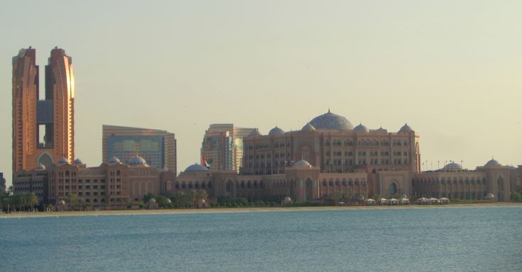 https://mdw-travel-data-us-east-1.s3.amazonaws.com/img/country/United-Arab-Emirates/The-Corniche/img_00.jpg
