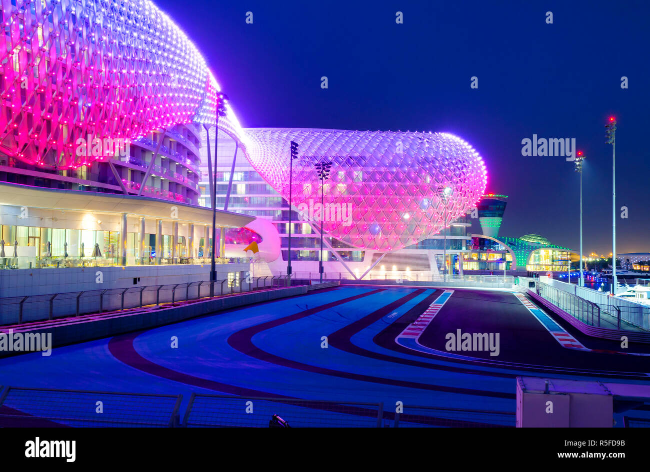 https://mdw-travel-data-us-east-1.s3.amazonaws.com/img/country/United-Arab-Emirates/Yas-Marina-Circuit-Drive/img_01.jpg