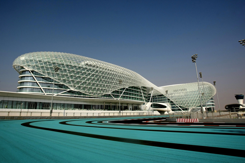 https://mdw-travel-data-us-east-1.s3.amazonaws.com/img/country/United-Arab-Emirates/Yas-Marina-Circuit-Drive/img_02.jpg