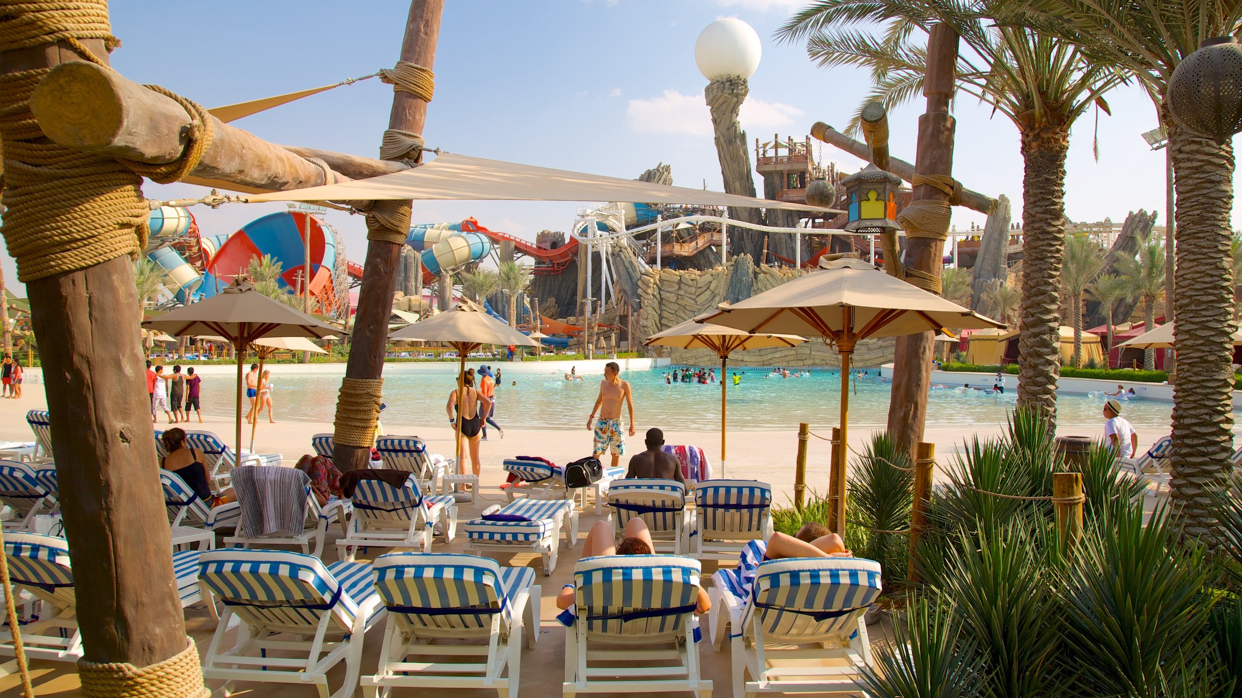 https://mdw-travel-data-us-east-1.s3.amazonaws.com/img/country/United-Arab-Emirates/Yas-Waterworld/img_03.jpg
