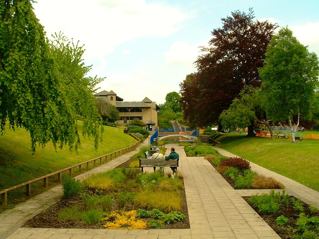 https://mdw-travel-data-us-east-1.s3.amazonaws.com/img/country/United-Kingdom/Abbey-Park/img_01.jpg