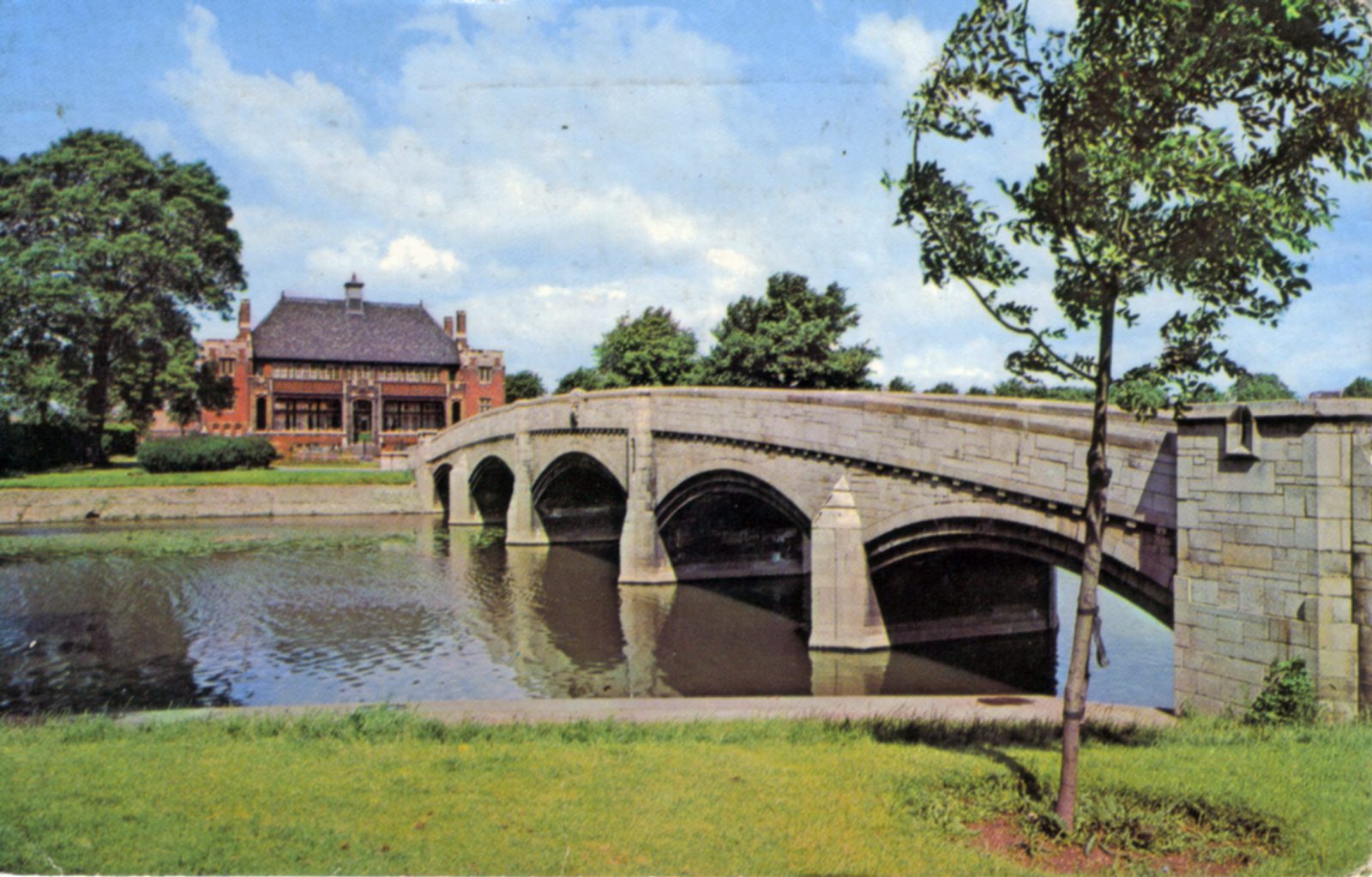 https://mdw-travel-data-us-east-1.s3.amazonaws.com/img/country/United-Kingdom/Abbey-Park/img_03.jpg