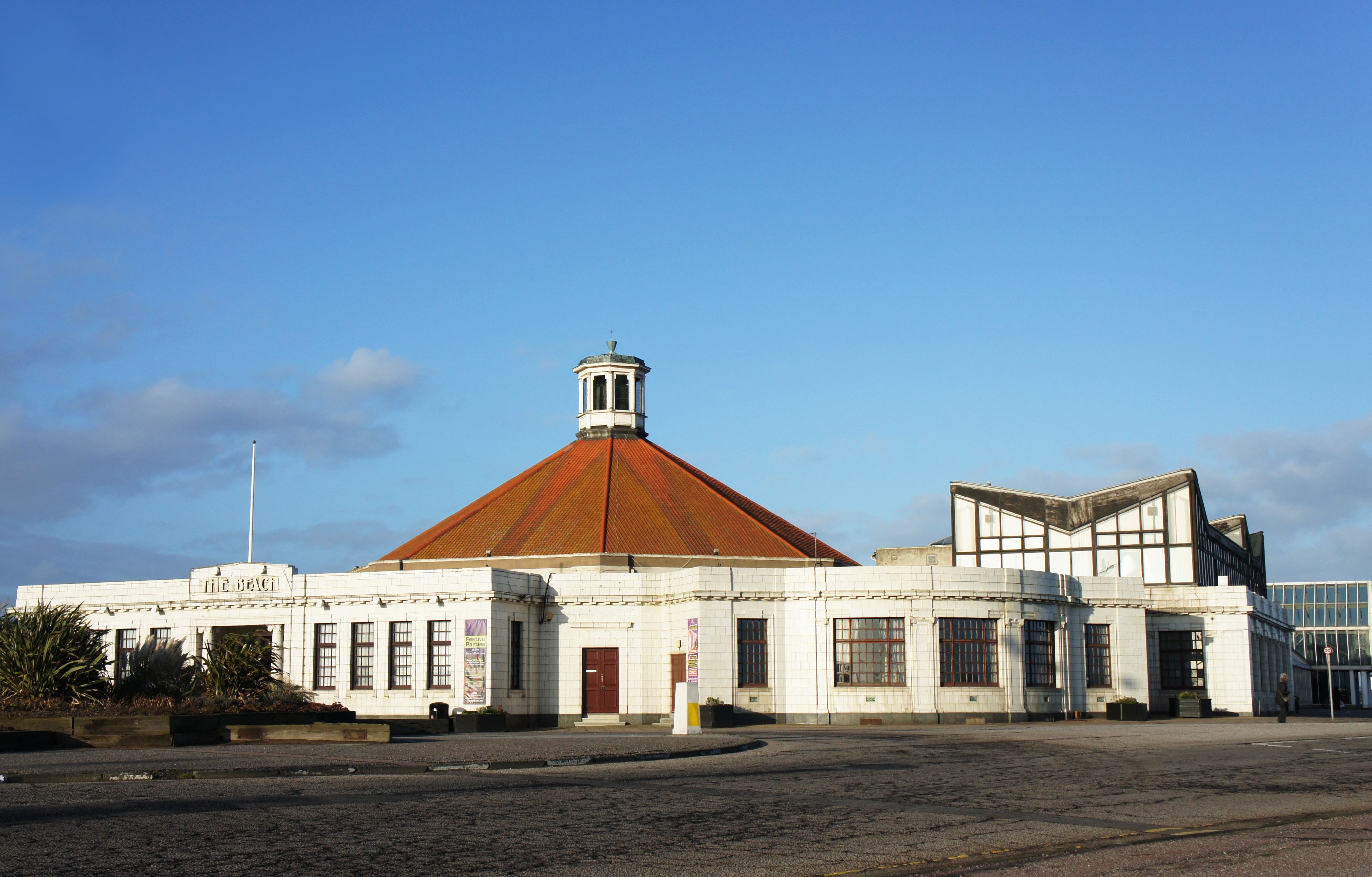 https://mdw-travel-data-us-east-1.s3.amazonaws.com/img/country/United-Kingdom/Aberdeen-Beach-Ballroom/img_03.jpg