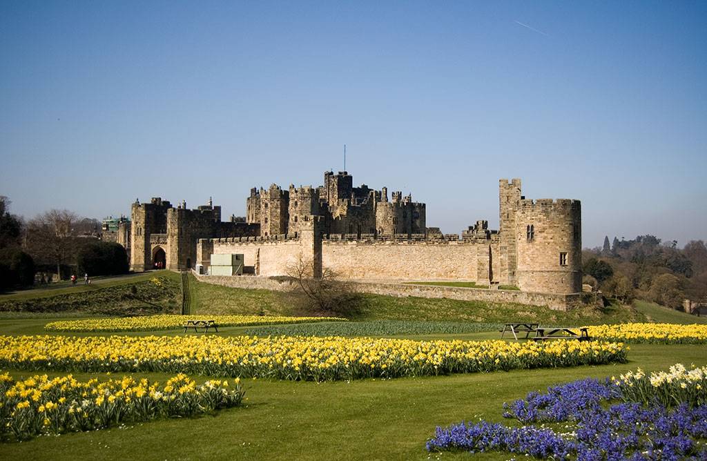 https://mdw-travel-data-us-east-1.s3.amazonaws.com/img/country/United-Kingdom/Alnwick-Castle/img_03.jpg