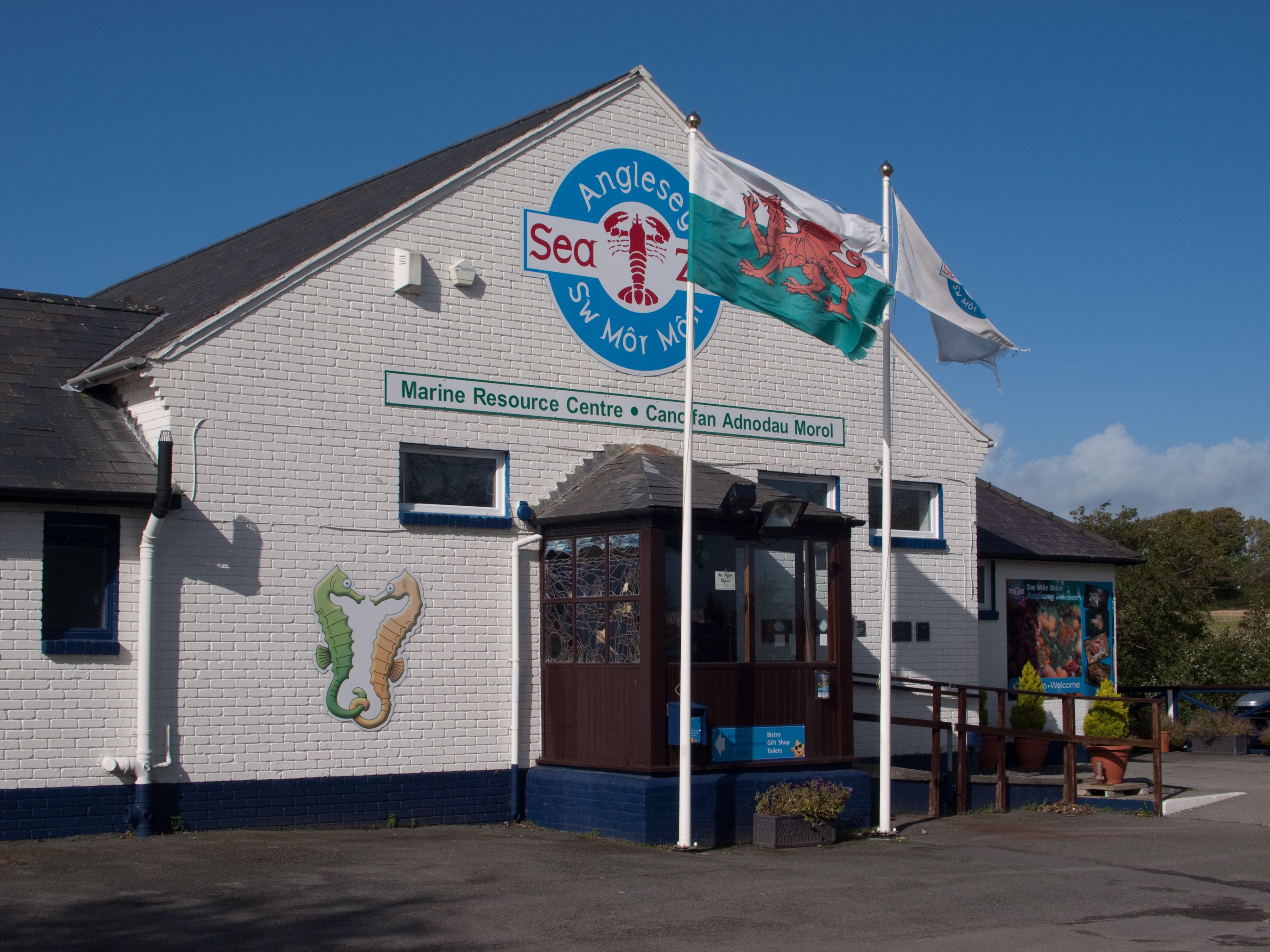 https://mdw-travel-data-us-east-1.s3.amazonaws.com/img/country/United-Kingdom/Anglesey-Sea-Zoo/img_01.jpg
