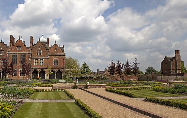 https://mdw-travel-data-us-east-1.s3.amazonaws.com/img/country/United-Kingdom/Aston-Hall/img_02.jpg