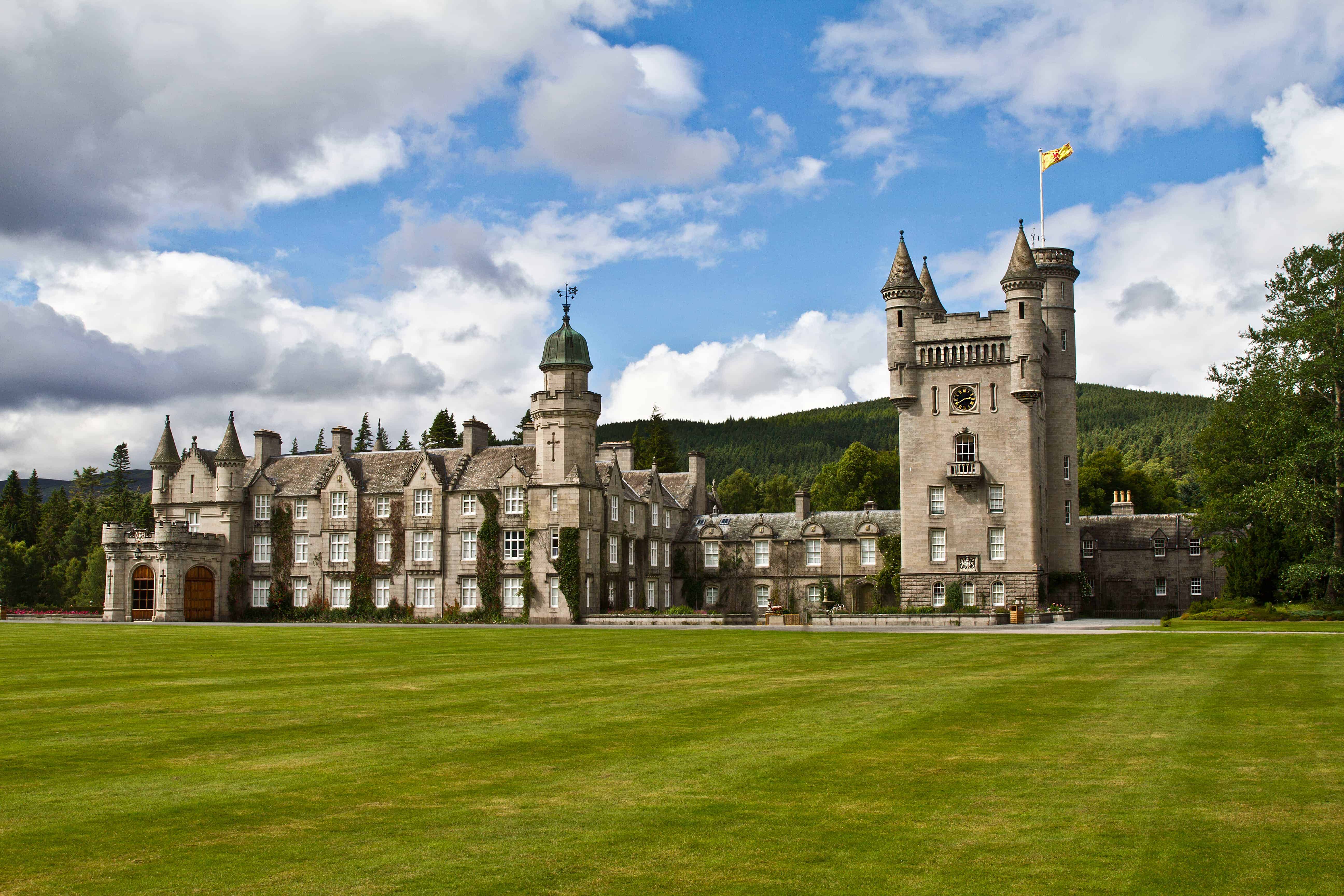 https://mdw-travel-data-us-east-1.s3.amazonaws.com/img/country/United-Kingdom/Balmoral-Castle/img_01.jpg