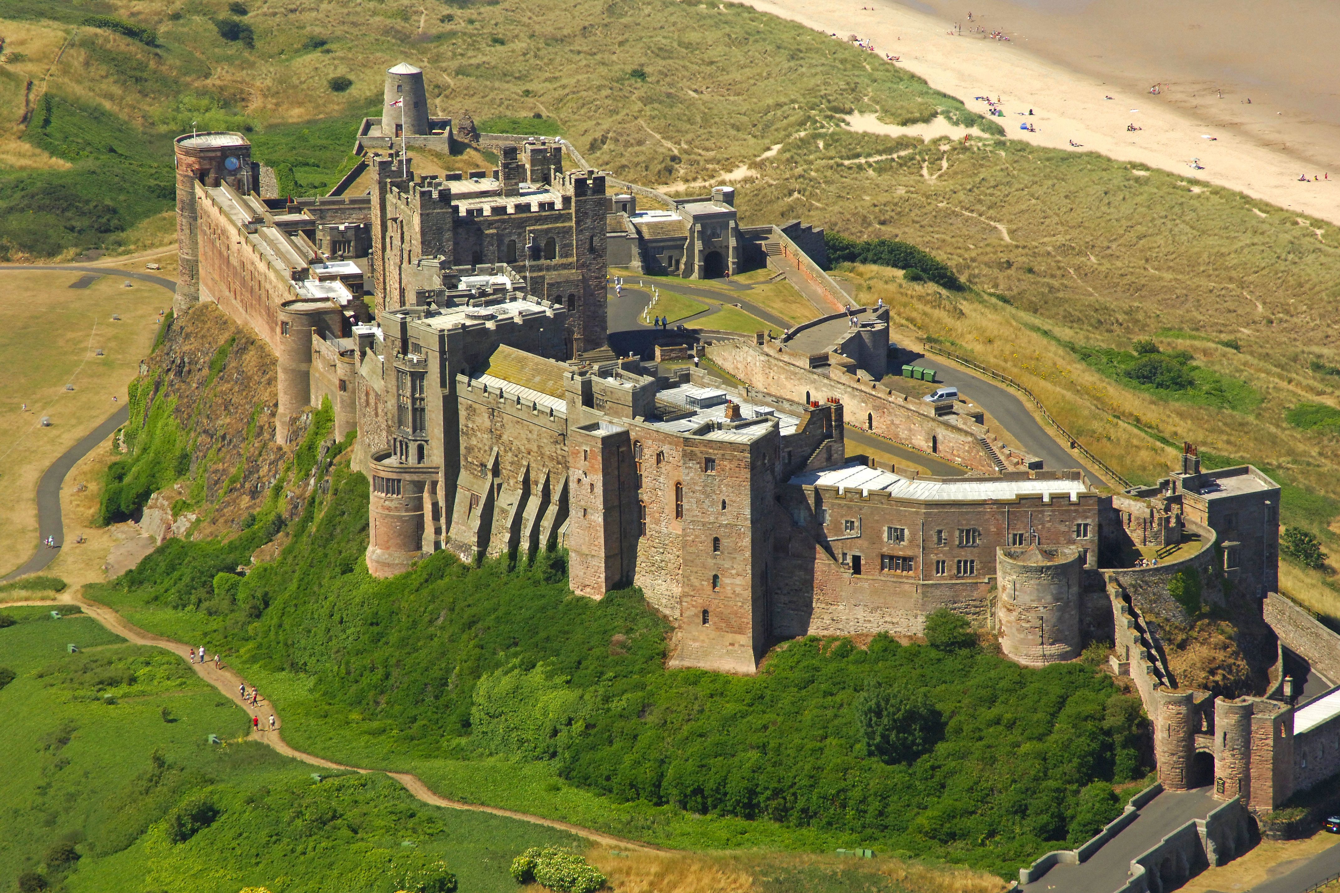 https://mdw-travel-data-us-east-1.s3.amazonaws.com/img/country/United-Kingdom/Bamburgh-Castle/img_02.jpg