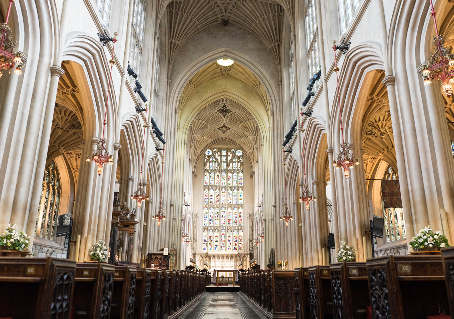 https://mdw-travel-data-us-east-1.s3.amazonaws.com/img/country/United-Kingdom/Bath-Abbey/img_02.jpg
