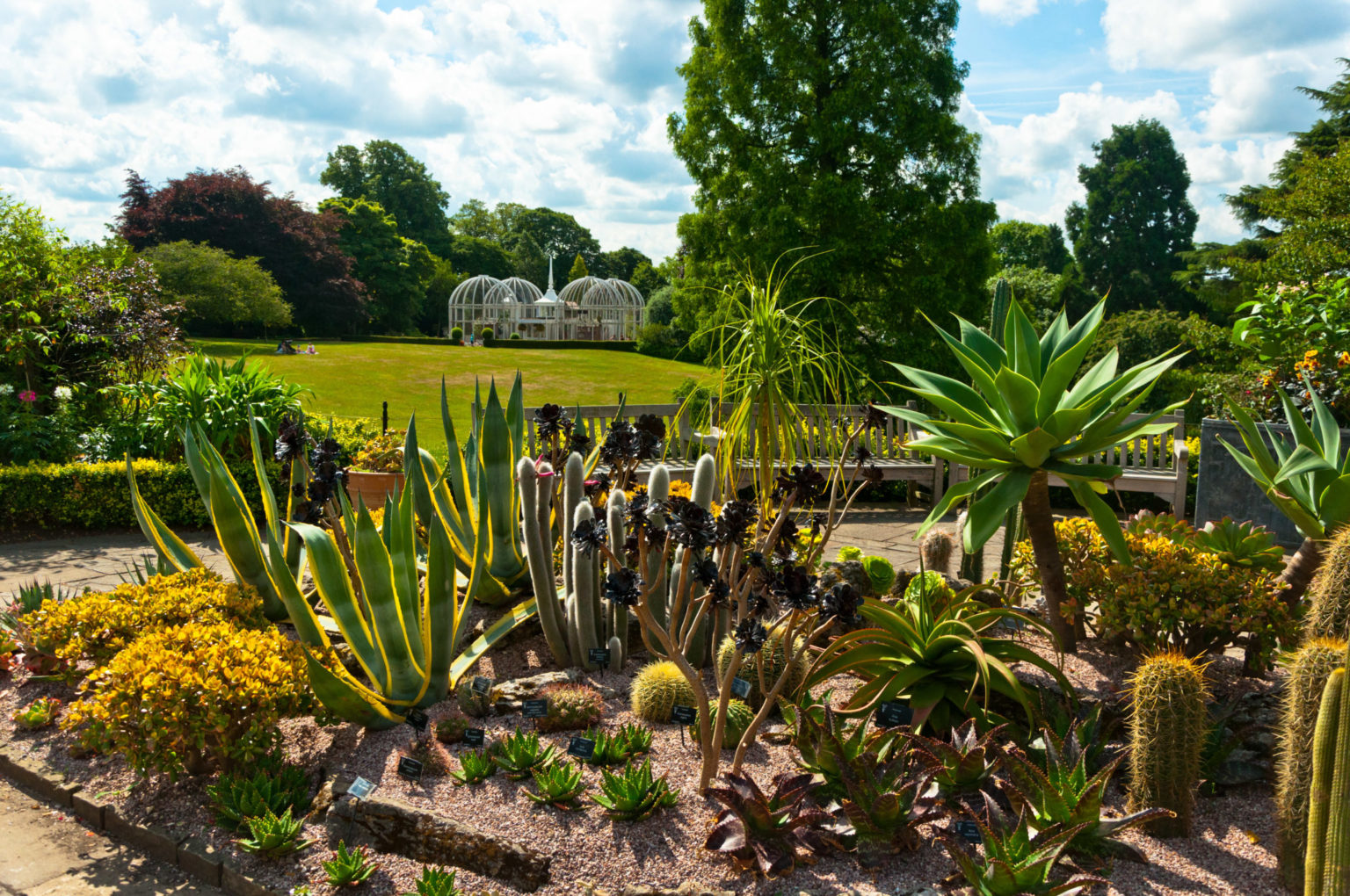 https://mdw-travel-data-us-east-1.s3.amazonaws.com/img/country/United-Kingdom/Birmingham-Botanical-Gardens/img_00.jpg