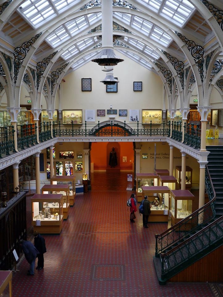 https://mdw-travel-data-us-east-1.s3.amazonaws.com/img/country/United-Kingdom/Birmingham-Museum-and-Art-Gallery/img_01.jpg