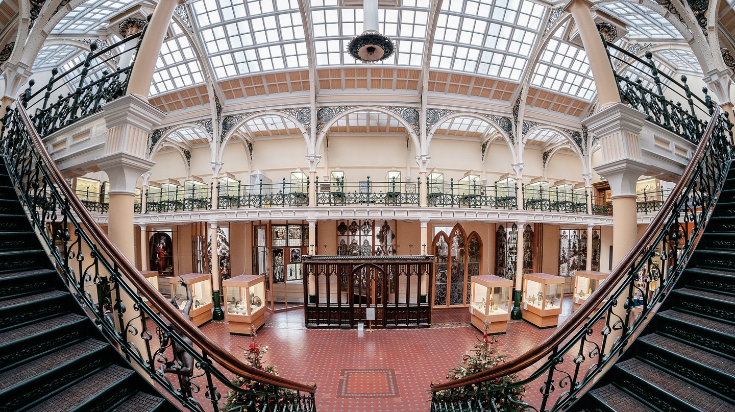 https://mdw-travel-data-us-east-1.s3.amazonaws.com/img/country/United-Kingdom/Birmingham-Museum-and-Art-Gallery/img_02.jpg