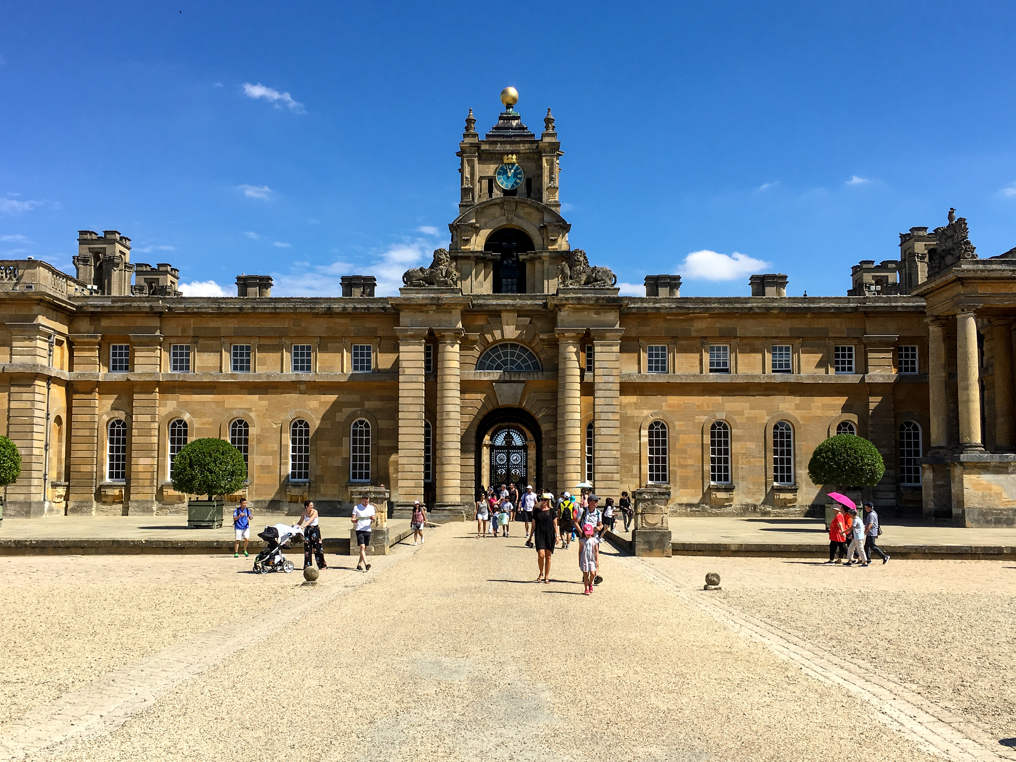 https://mdw-travel-data-us-east-1.s3.amazonaws.com/img/country/United-Kingdom/Blenheim-Palace/img_01.jpg