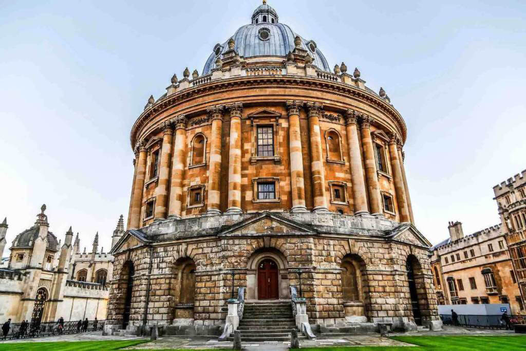 https://mdw-travel-data-us-east-1.s3.amazonaws.com/img/country/United-Kingdom/Bodleian-Library/img_00.jpg