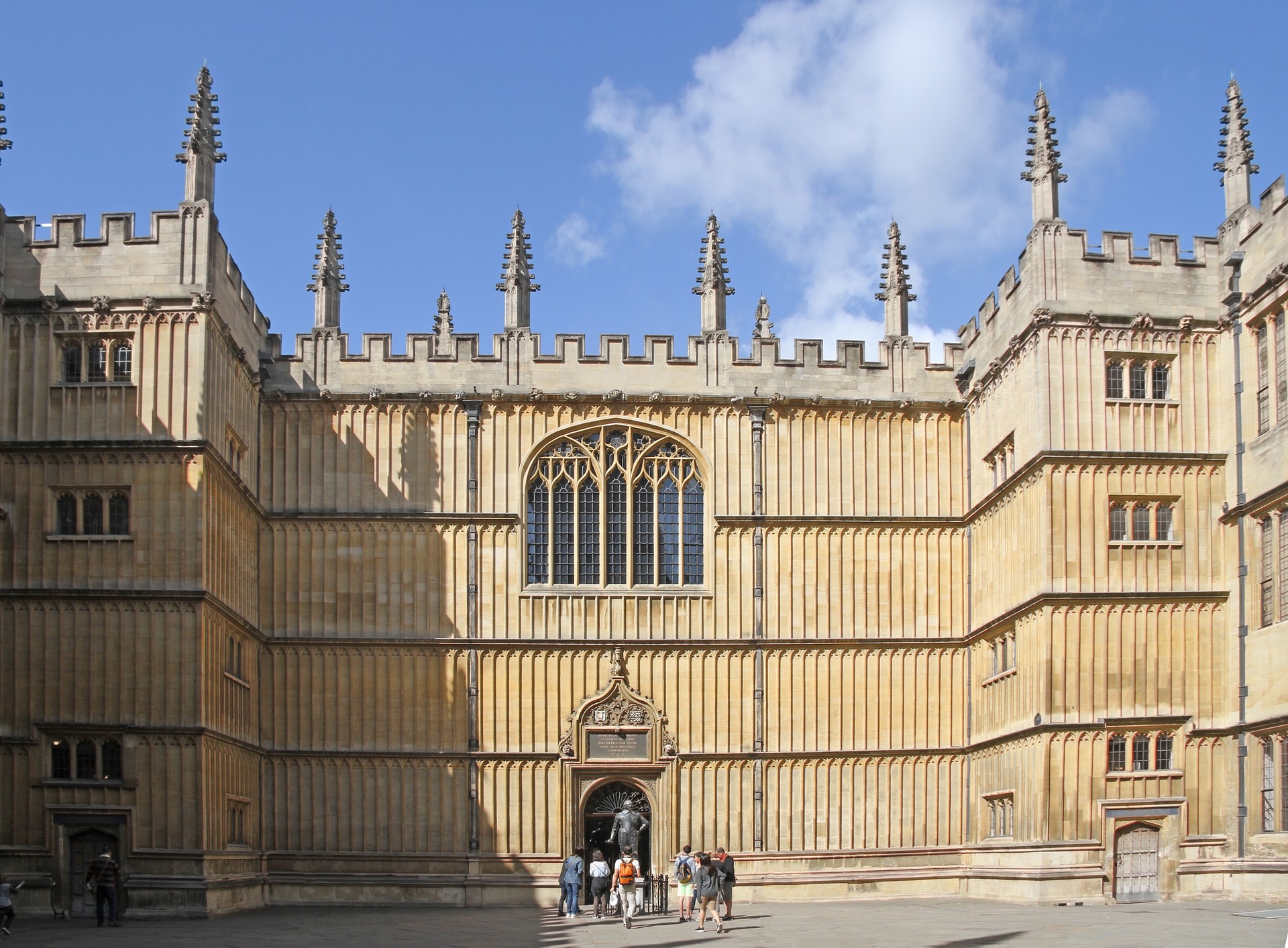 https://mdw-travel-data-us-east-1.s3.amazonaws.com/img/country/United-Kingdom/Bodleian-Library/img_01.jpg