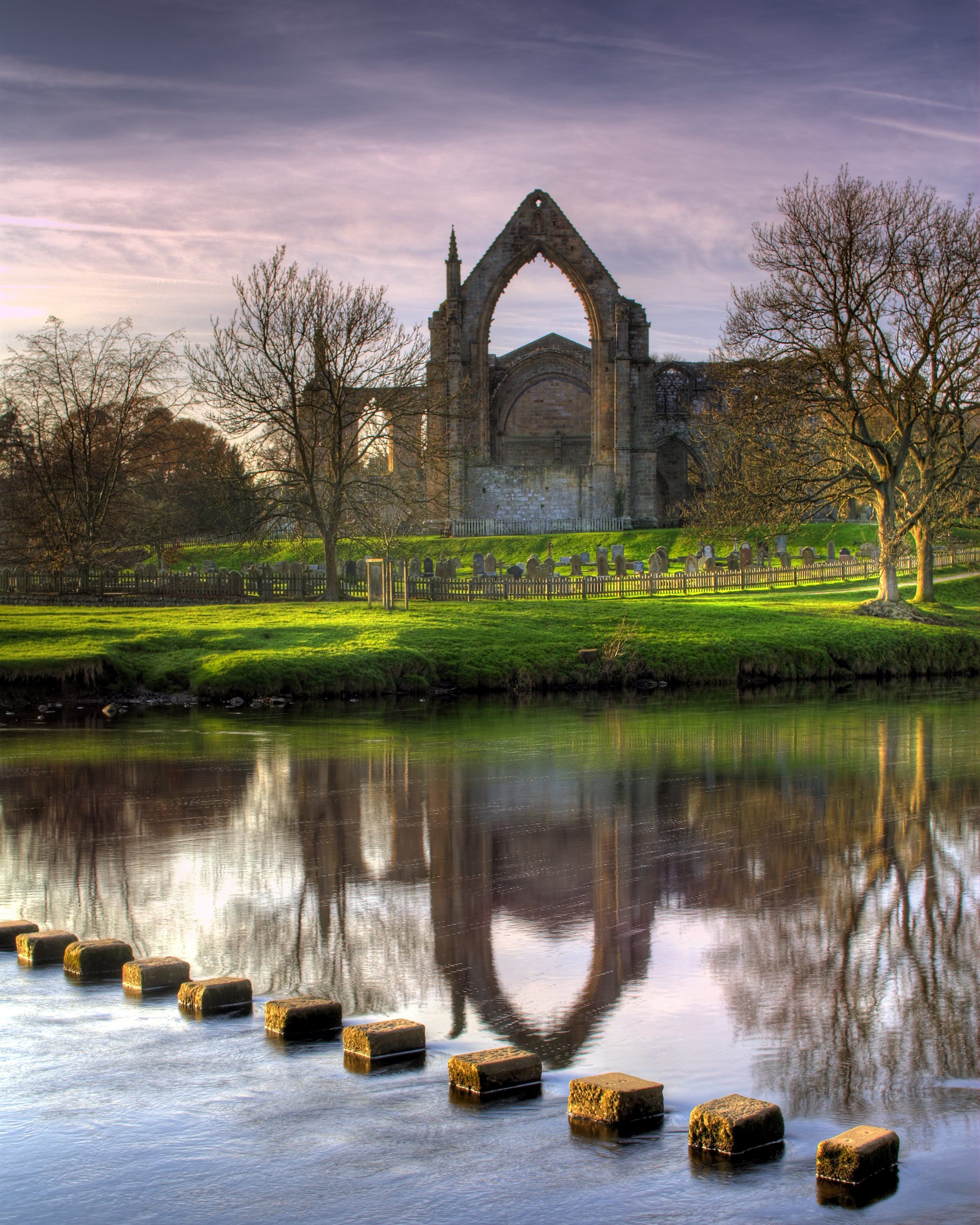 https://mdw-travel-data-us-east-1.s3.amazonaws.com/img/country/United-Kingdom/Bolton-Abbey/img_02.jpg