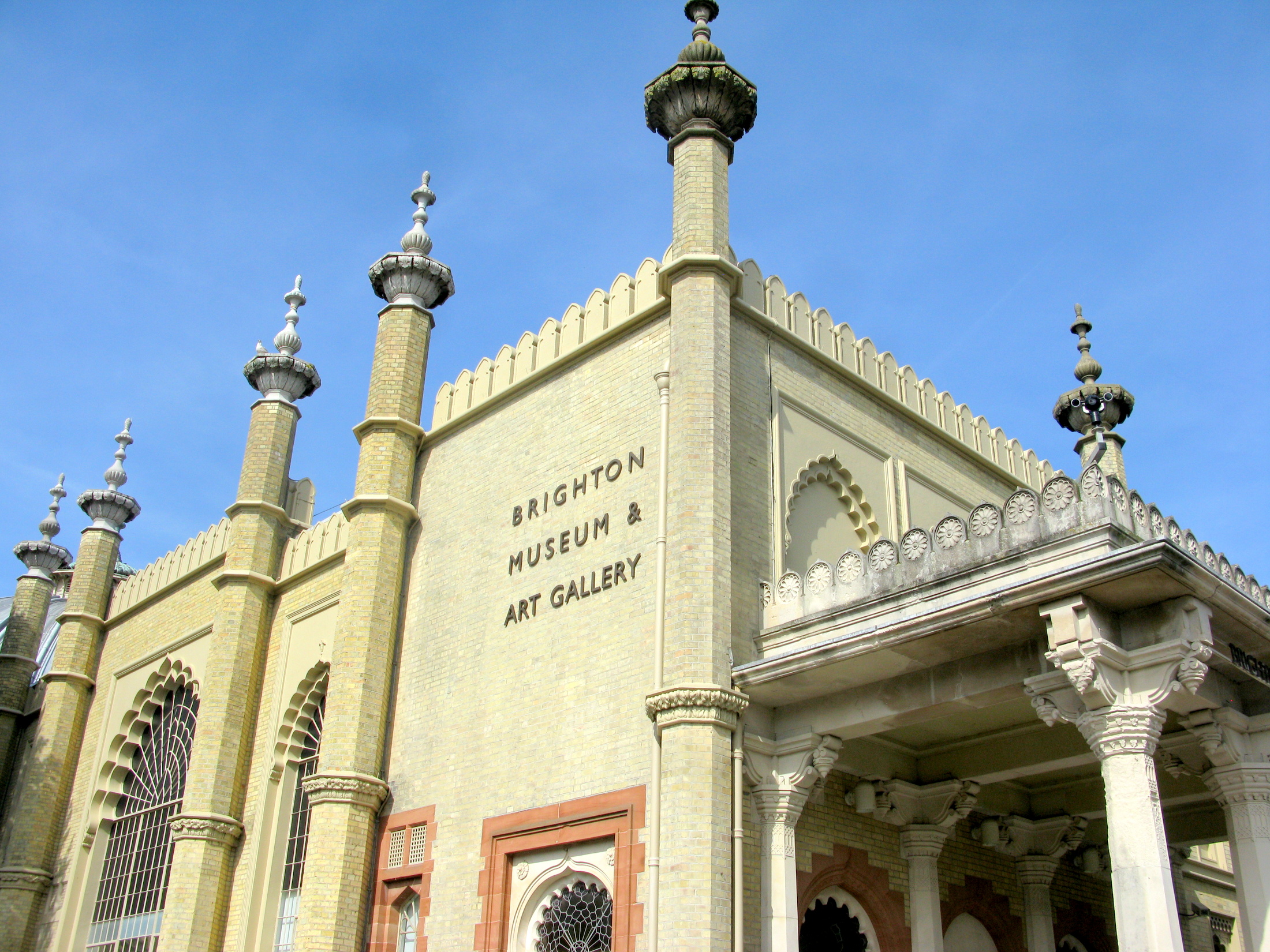 https://mdw-travel-data-us-east-1.s3.amazonaws.com/img/country/United-Kingdom/Brighton-Museum-and-Art-Gallery/img_02.jpg