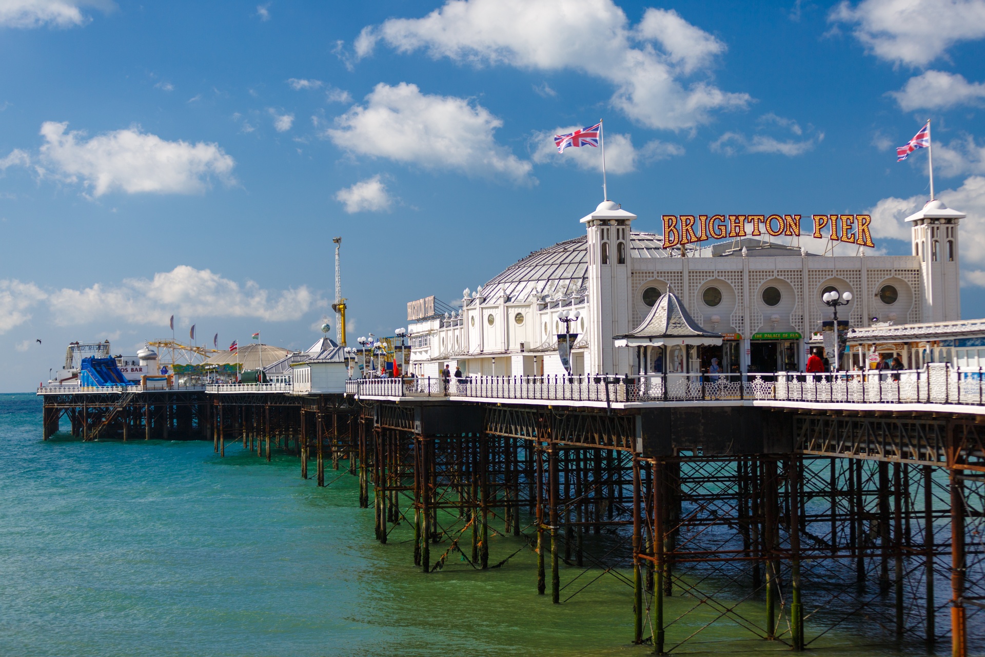 https://mdw-travel-data-us-east-1.s3.amazonaws.com/img/country/United-Kingdom/Brighton-Pier/img_00.jpg