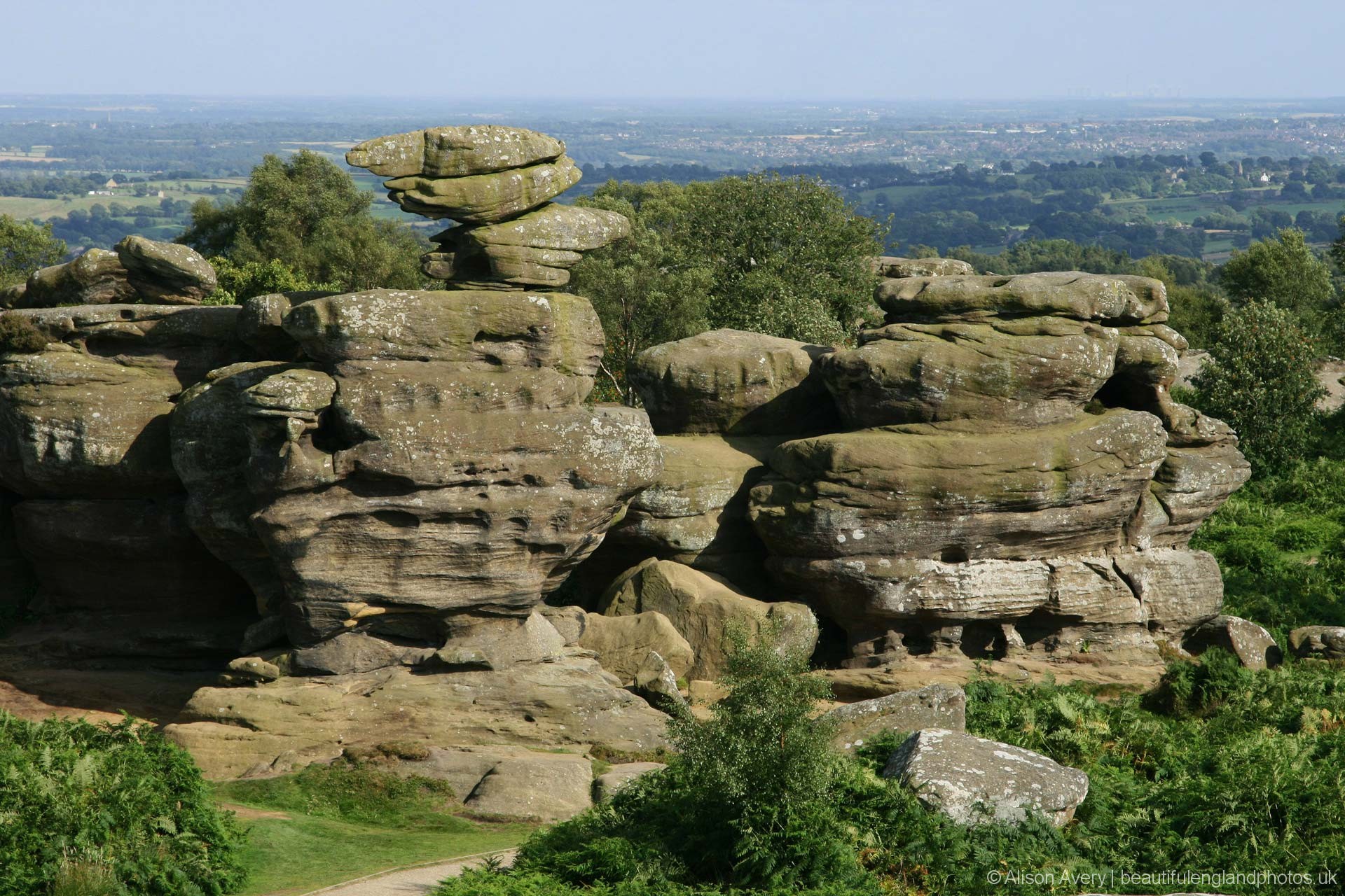 https://mdw-travel-data-us-east-1.s3.amazonaws.com/img/country/United-Kingdom/Brimham-Rocks/img_03.jpg
