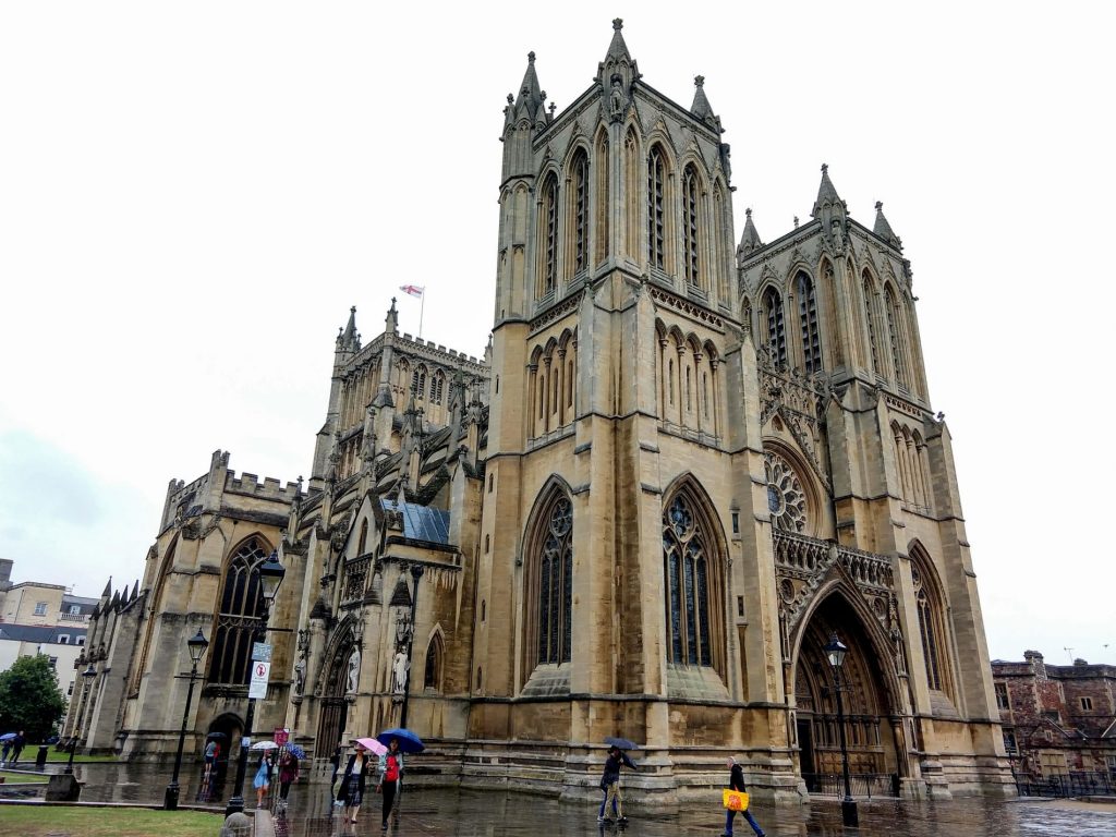 https://mdw-travel-data-us-east-1.s3.amazonaws.com/img/country/United-Kingdom/Bristol-Cathedral/img_03.jpg