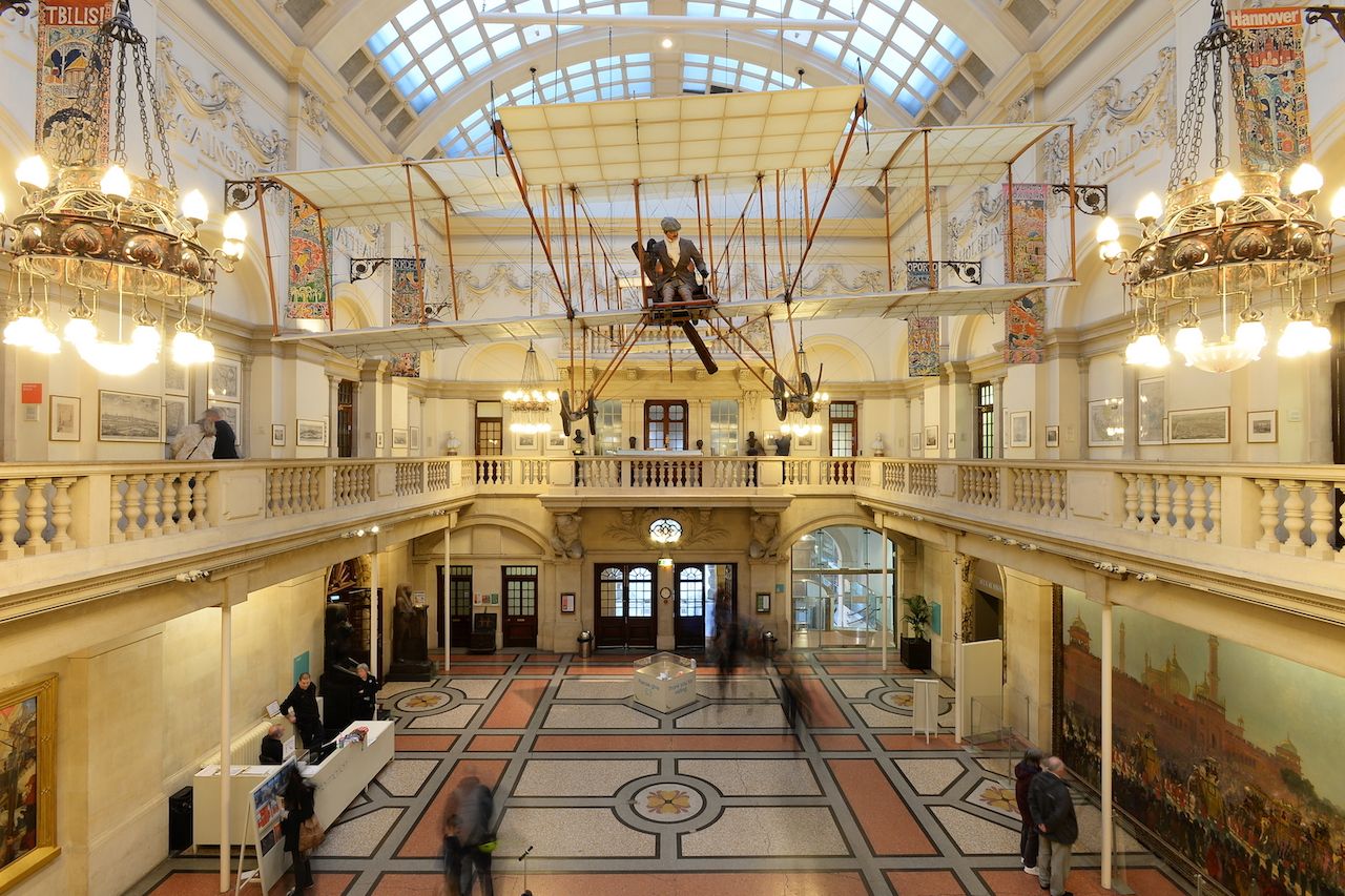 https://mdw-travel-data-us-east-1.s3.amazonaws.com/img/country/United-Kingdom/Bristol-Museum-and-Art-Gallery/img_00.jpg