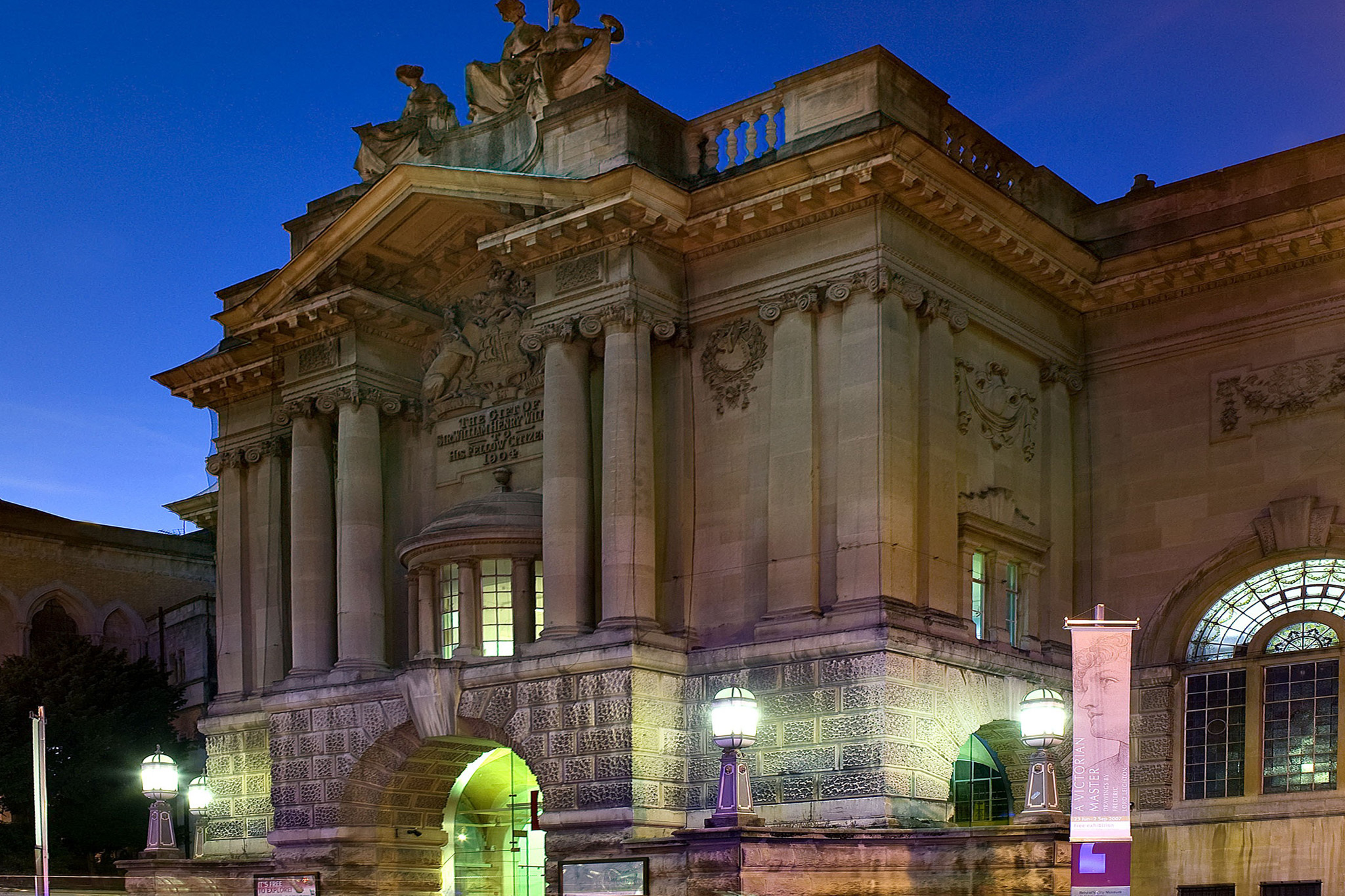 https://mdw-travel-data-us-east-1.s3.amazonaws.com/img/country/United-Kingdom/Bristol-Museum-and-Art-Gallery/img_01.jpg