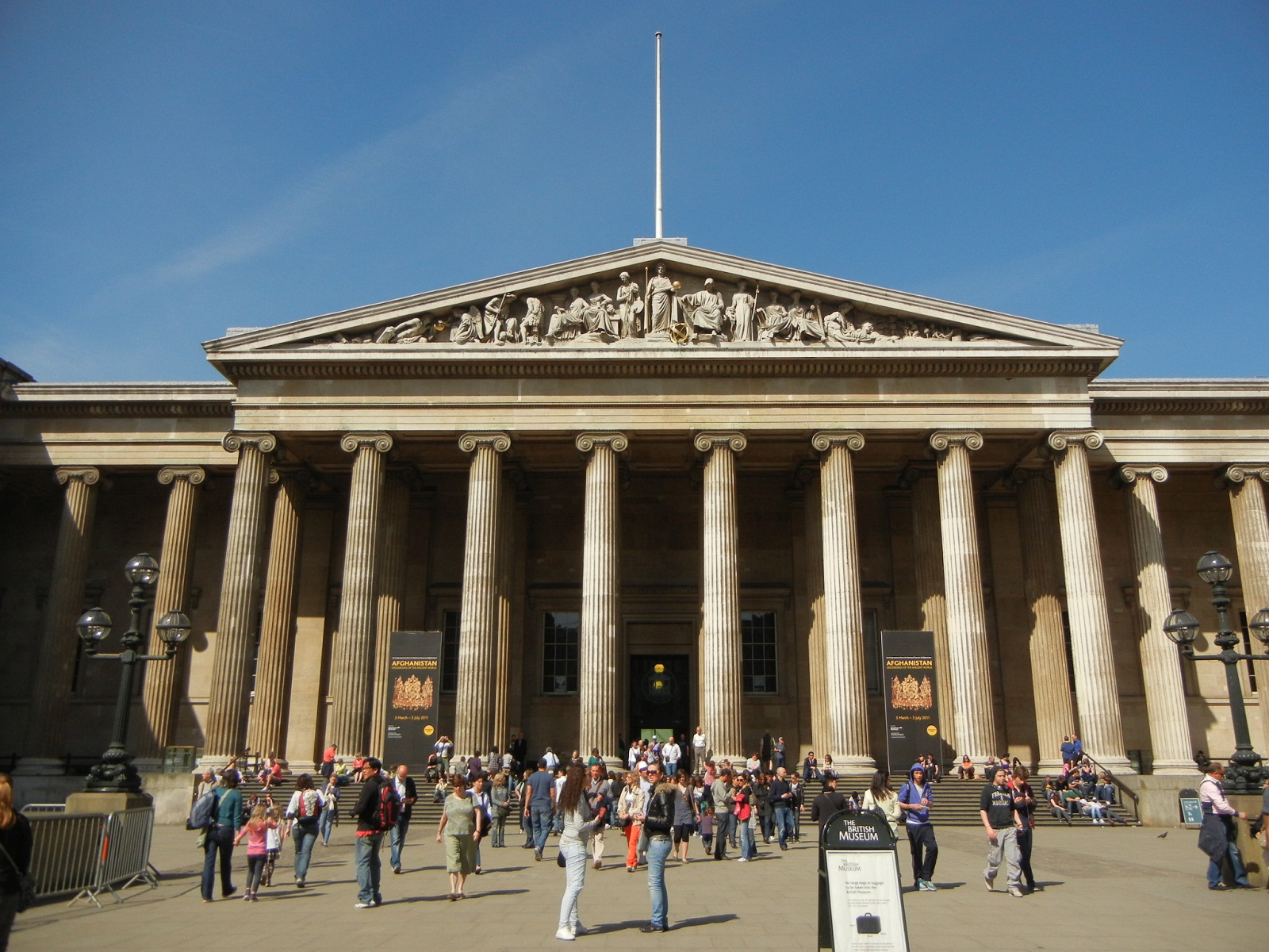 https://mdw-travel-data-us-east-1.s3.amazonaws.com/img/country/United-Kingdom/British-Museum/img_03.jpg