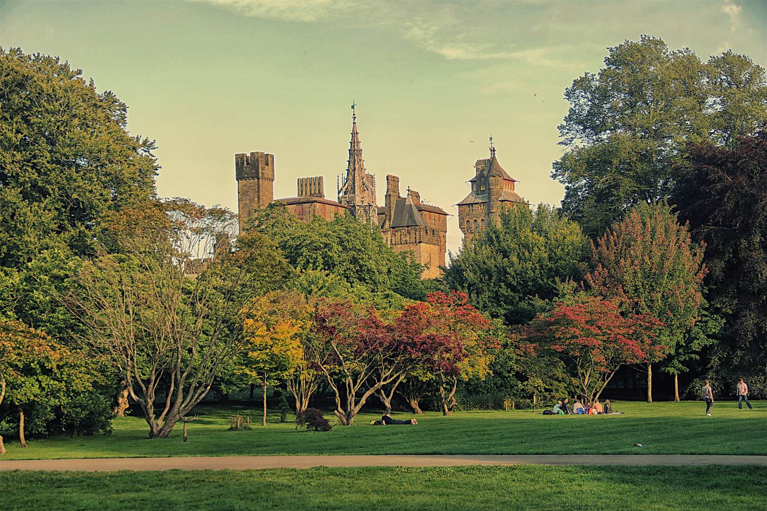 https://mdw-travel-data-us-east-1.s3.amazonaws.com/img/country/United-Kingdom/Bute-Park/img_00.jpg