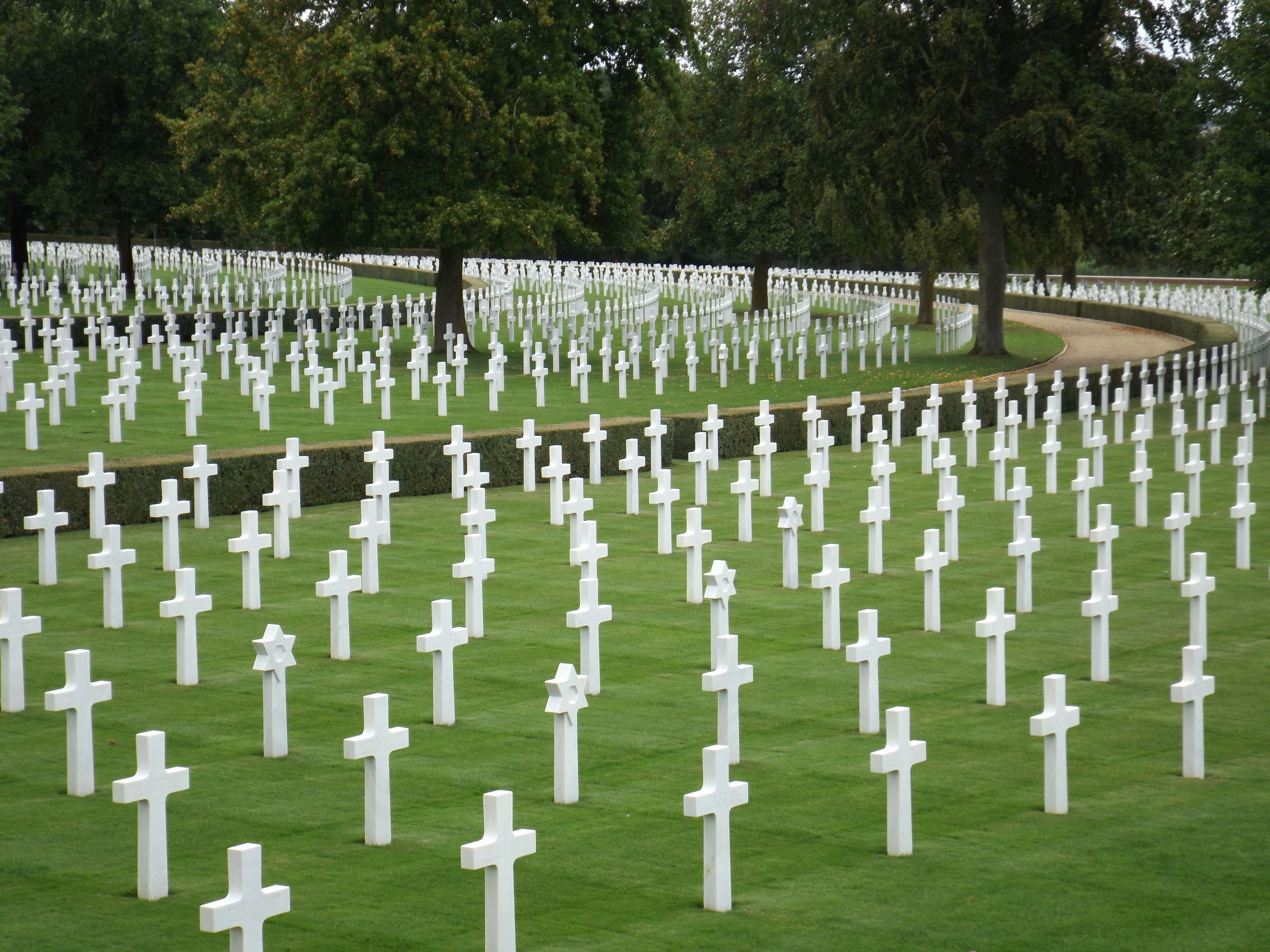 https://mdw-travel-data-us-east-1.s3.amazonaws.com/img/country/United-Kingdom/Cambridge-American-Cemetery-and-Memorial/img_03.jpg