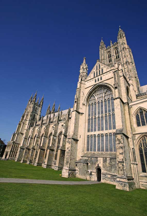https://mdw-travel-data-us-east-1.s3.amazonaws.com/img/country/United-Kingdom/Canterbury-Cathedral/img_02.jpg