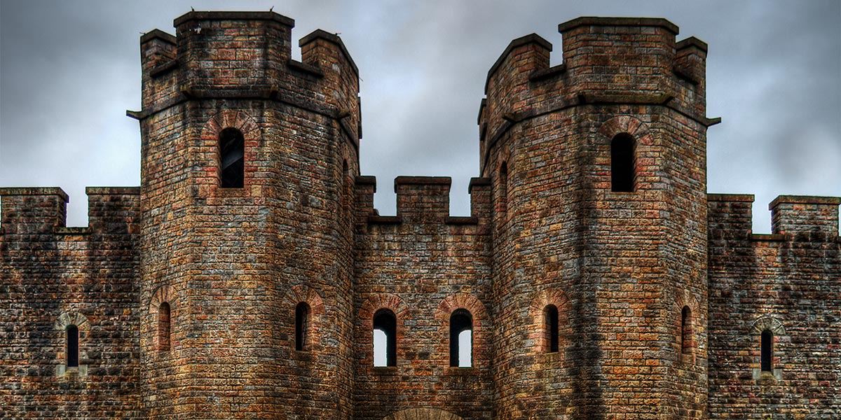 https://mdw-travel-data-us-east-1.s3.amazonaws.com/img/country/United-Kingdom/Cardiff-Castle/img_01.jpg
