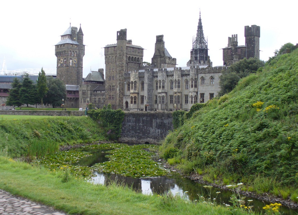 https://mdw-travel-data-us-east-1.s3.amazonaws.com/img/country/United-Kingdom/Cardiff-Castle/img_02.jpg