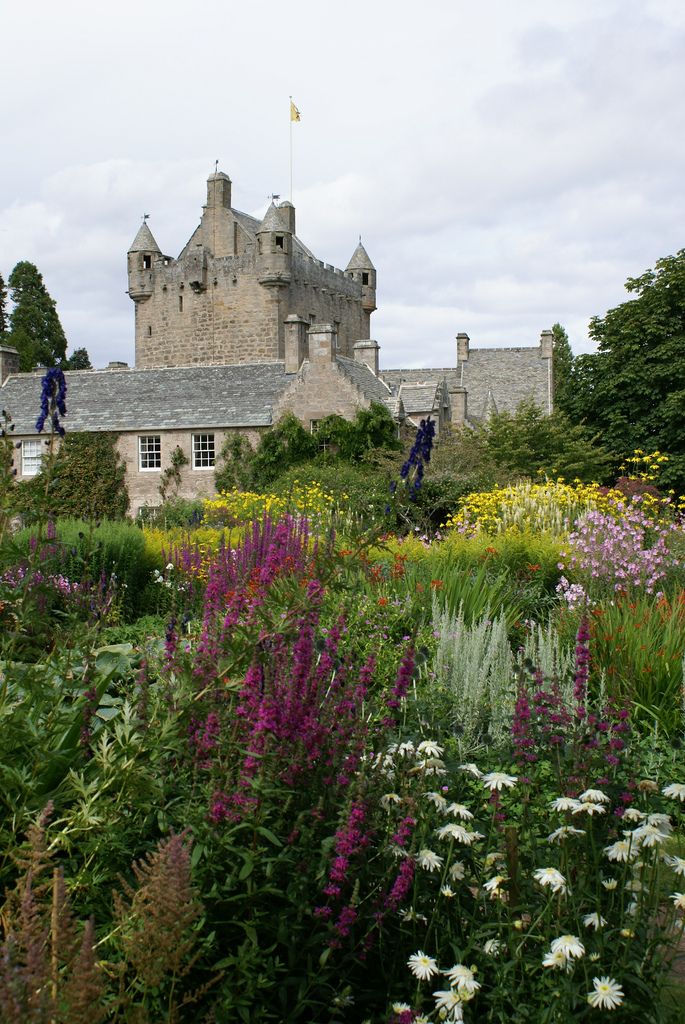 https://mdw-travel-data-us-east-1.s3.amazonaws.com/img/country/United-Kingdom/Cawdor-Castle/img_01.jpg