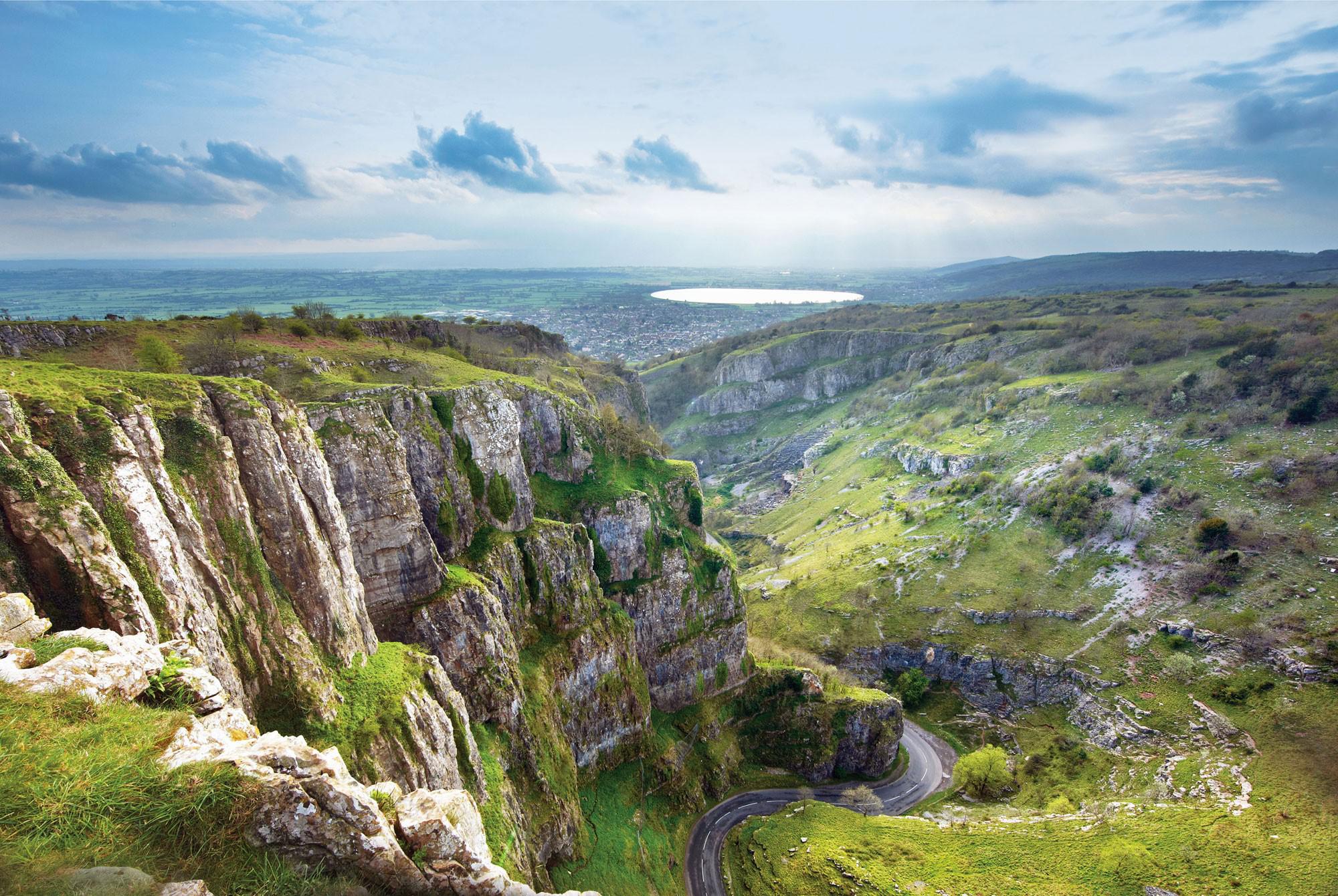 https://mdw-travel-data-us-east-1.s3.amazonaws.com/img/country/United-Kingdom/Cheddar-Gorge/img_01.jpg