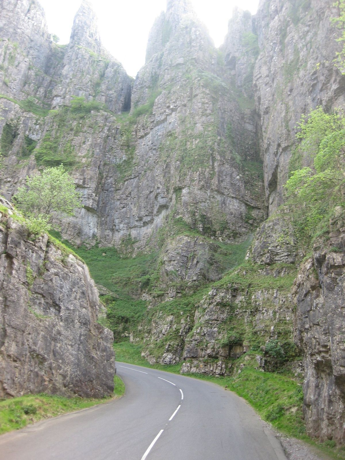 https://mdw-travel-data-us-east-1.s3.amazonaws.com/img/country/United-Kingdom/Cheddar-Gorge/img_02.jpg
