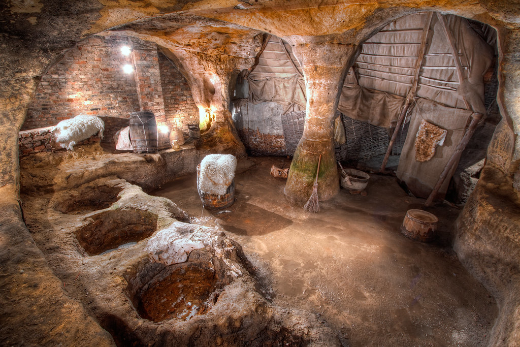https://mdw-travel-data-us-east-1.s3.amazonaws.com/img/country/United-Kingdom/City-of-Caves/img_03.jpg