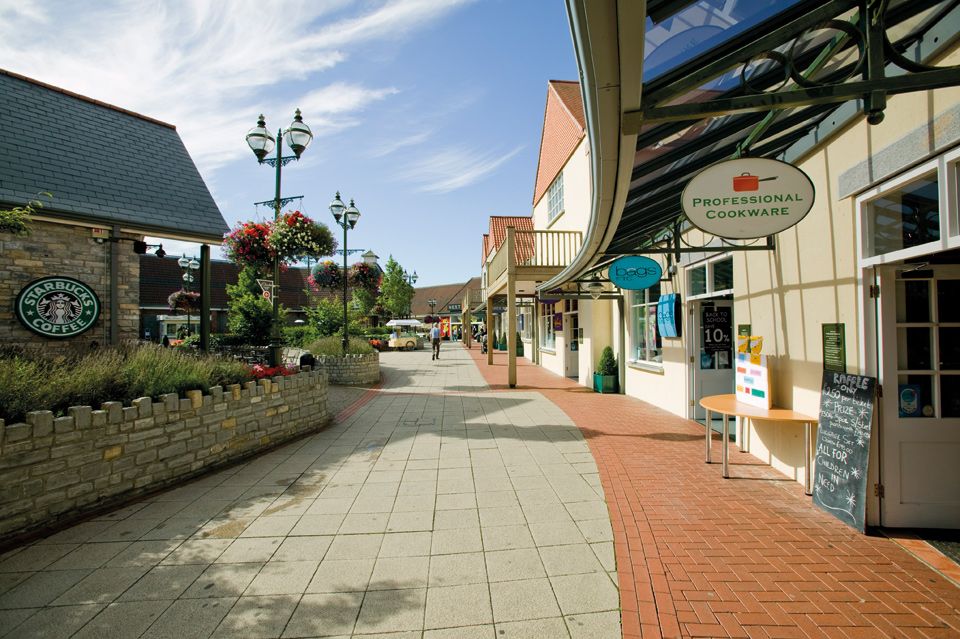 https://mdw-travel-data-us-east-1.s3.amazonaws.com/img/country/United-Kingdom/Clarks-Village/img_02.jpg