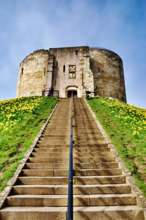 https://mdw-travel-data-us-east-1.s3.amazonaws.com/img/country/United-Kingdom/Cliffords-Tower/img_03.jpg