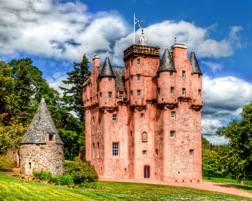 https://mdw-travel-data-us-east-1.s3.amazonaws.com/img/country/United-Kingdom/Craigievar-Castle/img_01.jpg