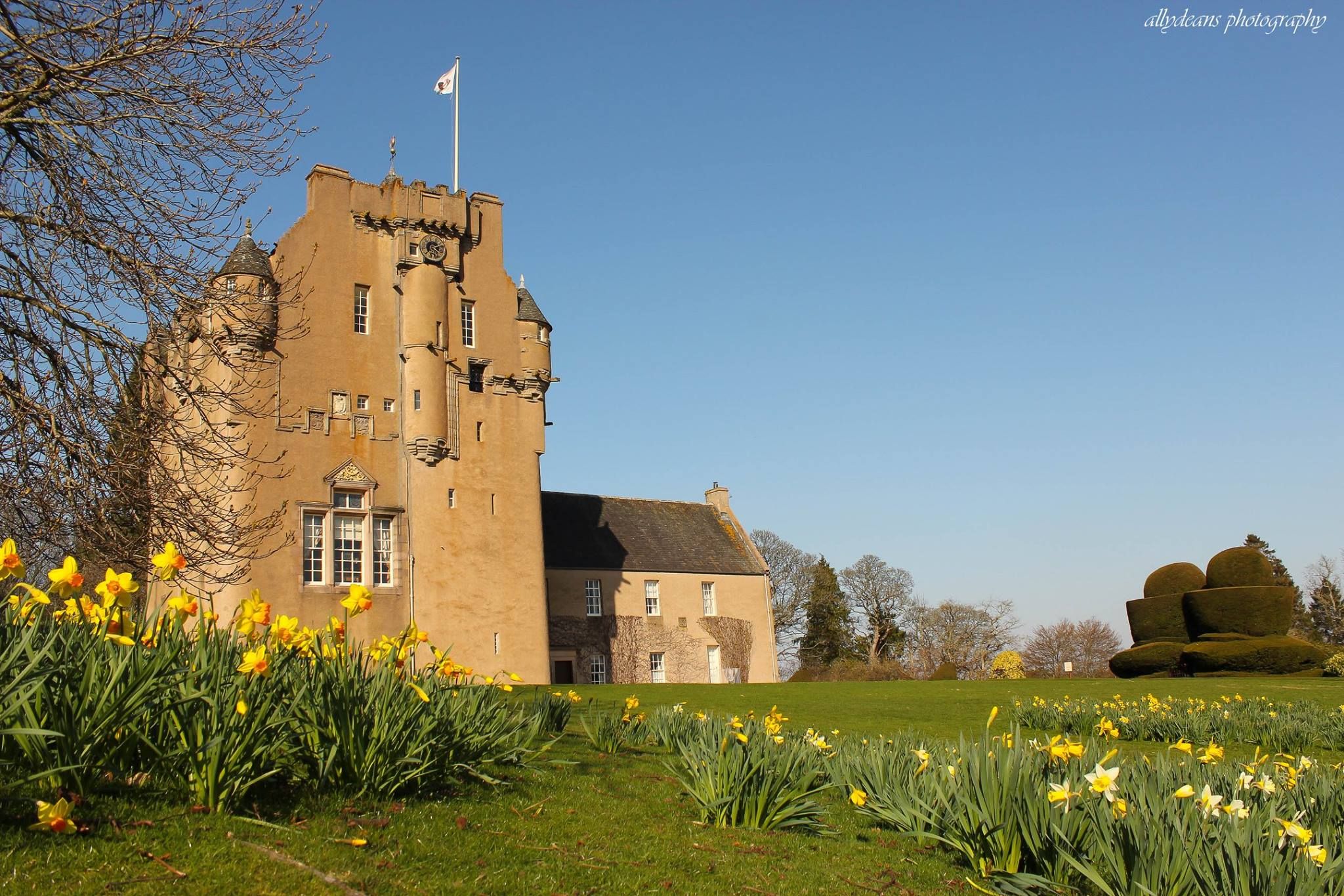 https://mdw-travel-data-us-east-1.s3.amazonaws.com/img/country/United-Kingdom/Crathes-Castle/img_01.jpg