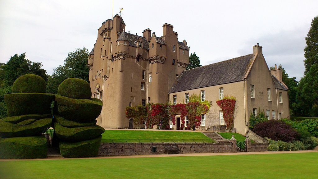 https://mdw-travel-data-us-east-1.s3.amazonaws.com/img/country/United-Kingdom/Crathes-Castle/img_03.jpg