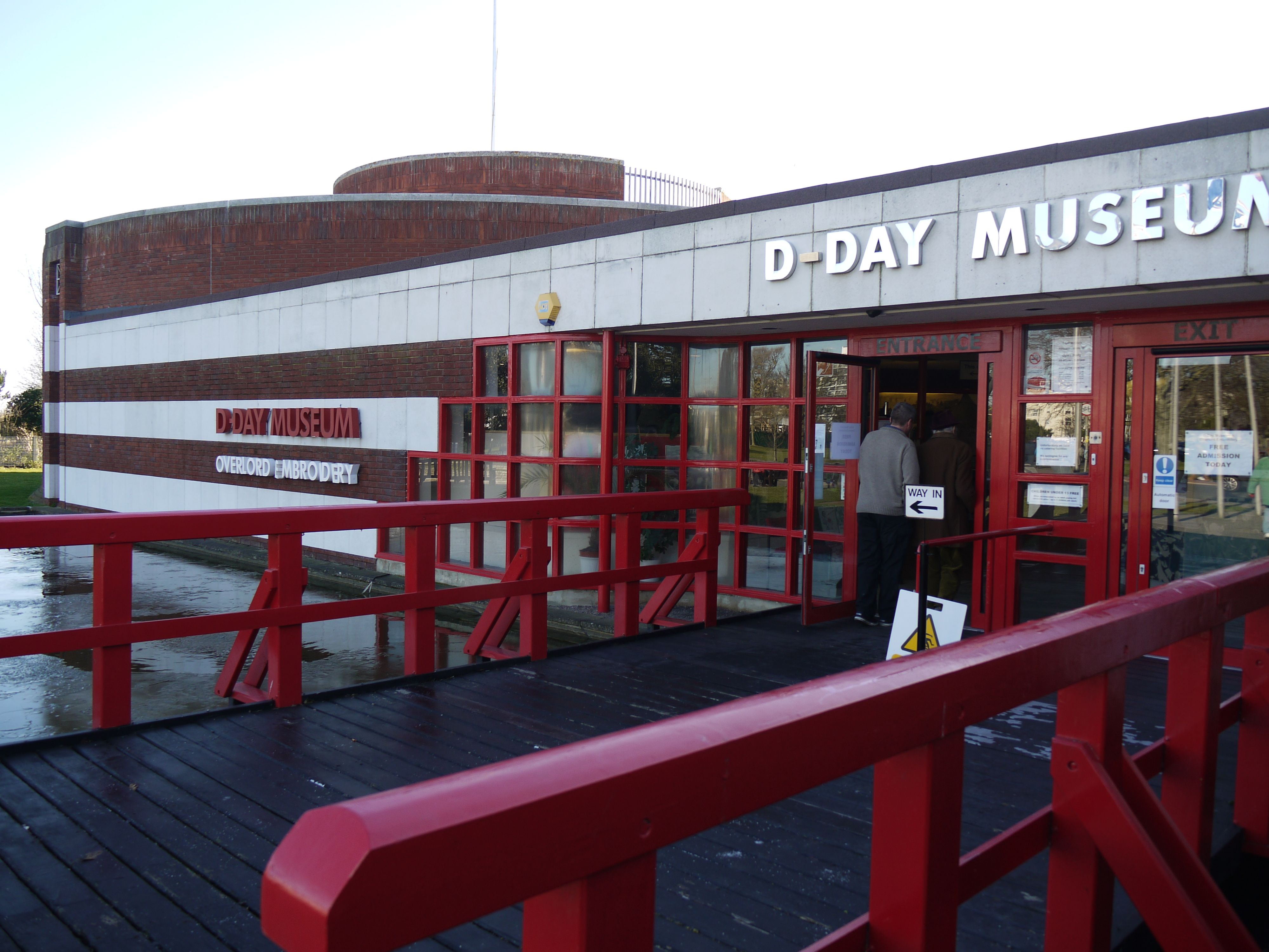 https://mdw-travel-data-us-east-1.s3.amazonaws.com/img/country/United-Kingdom/D-Day-Museum/img_00.jpg