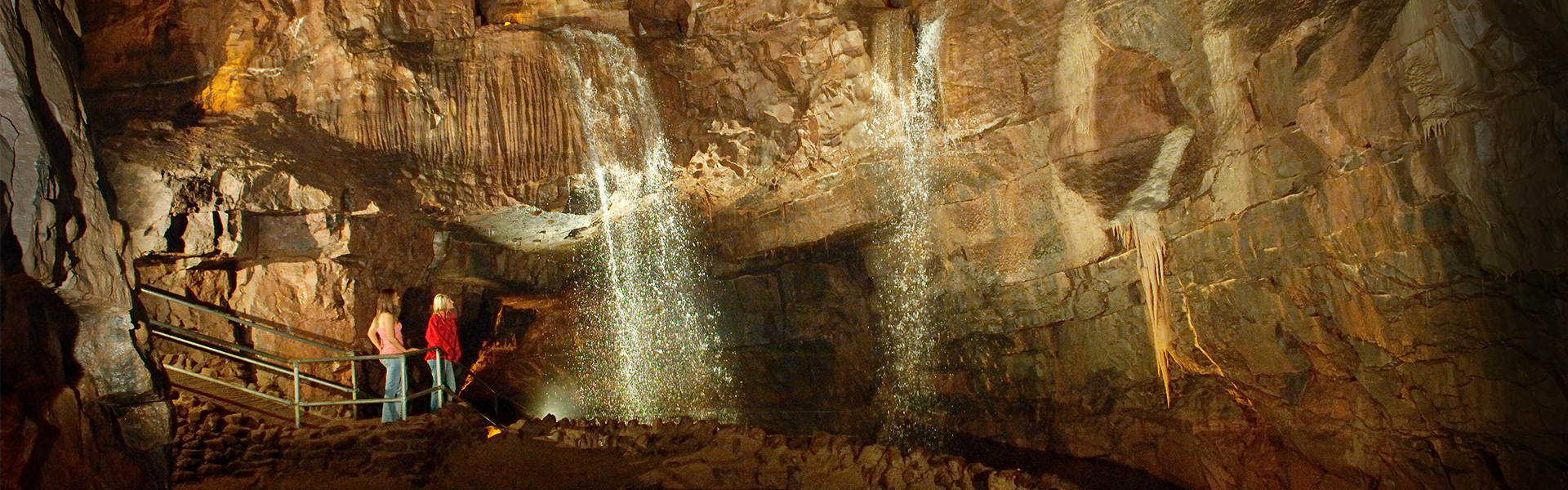 https://mdw-travel-data-us-east-1.s3.amazonaws.com/img/country/United-Kingdom/Dan-yr-Ogof-Cave/img_03.jpg