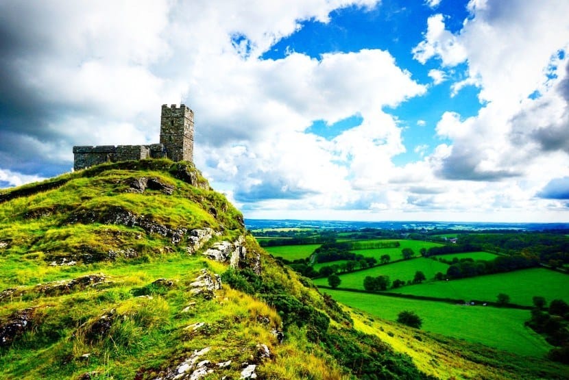 https://mdw-travel-data-us-east-1.s3.amazonaws.com/img/country/United-Kingdom/Dartmoor-National-Park/img_02.jpg