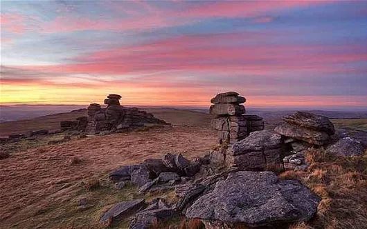 https://mdw-travel-data-us-east-1.s3.amazonaws.com/img/country/United-Kingdom/Dartmoor-National-Park/img_03.jpg