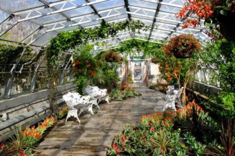 https://mdw-travel-data-us-east-1.s3.amazonaws.com/img/country/United-Kingdom/David-Welch-Winter-Gardens/img_02.jpg