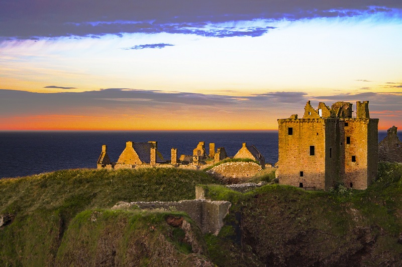 https://mdw-travel-data-us-east-1.s3.amazonaws.com/img/country/United-Kingdom/Dunnottar-Castle/img_00.jpg